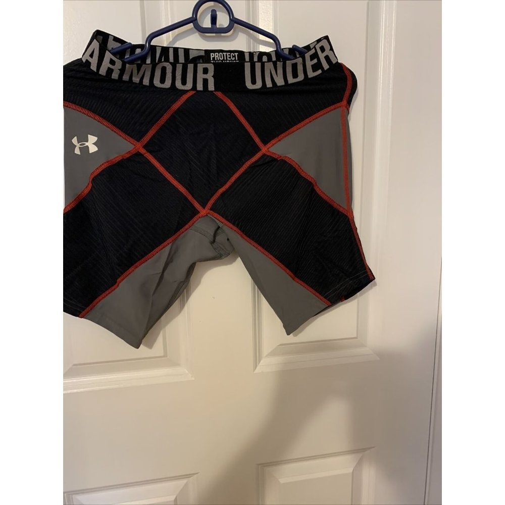 Under Armour Athletic Shorts Men's Size large  Black With Red Stripe